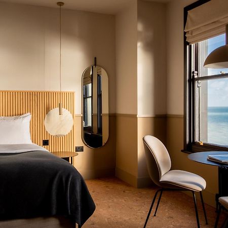Port Hotel Eastbourne Bagian luar foto
