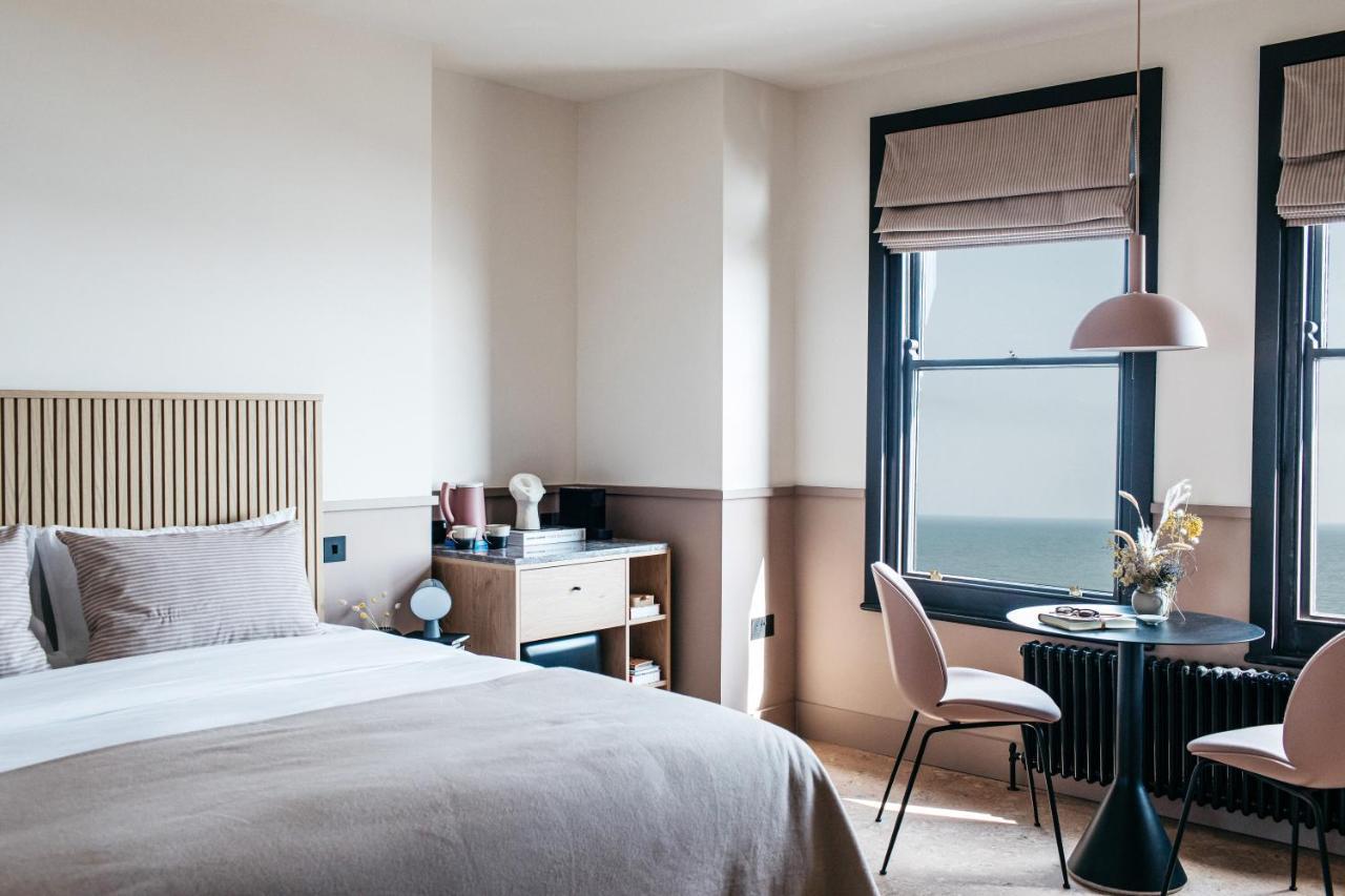 Port Hotel Eastbourne Bagian luar foto